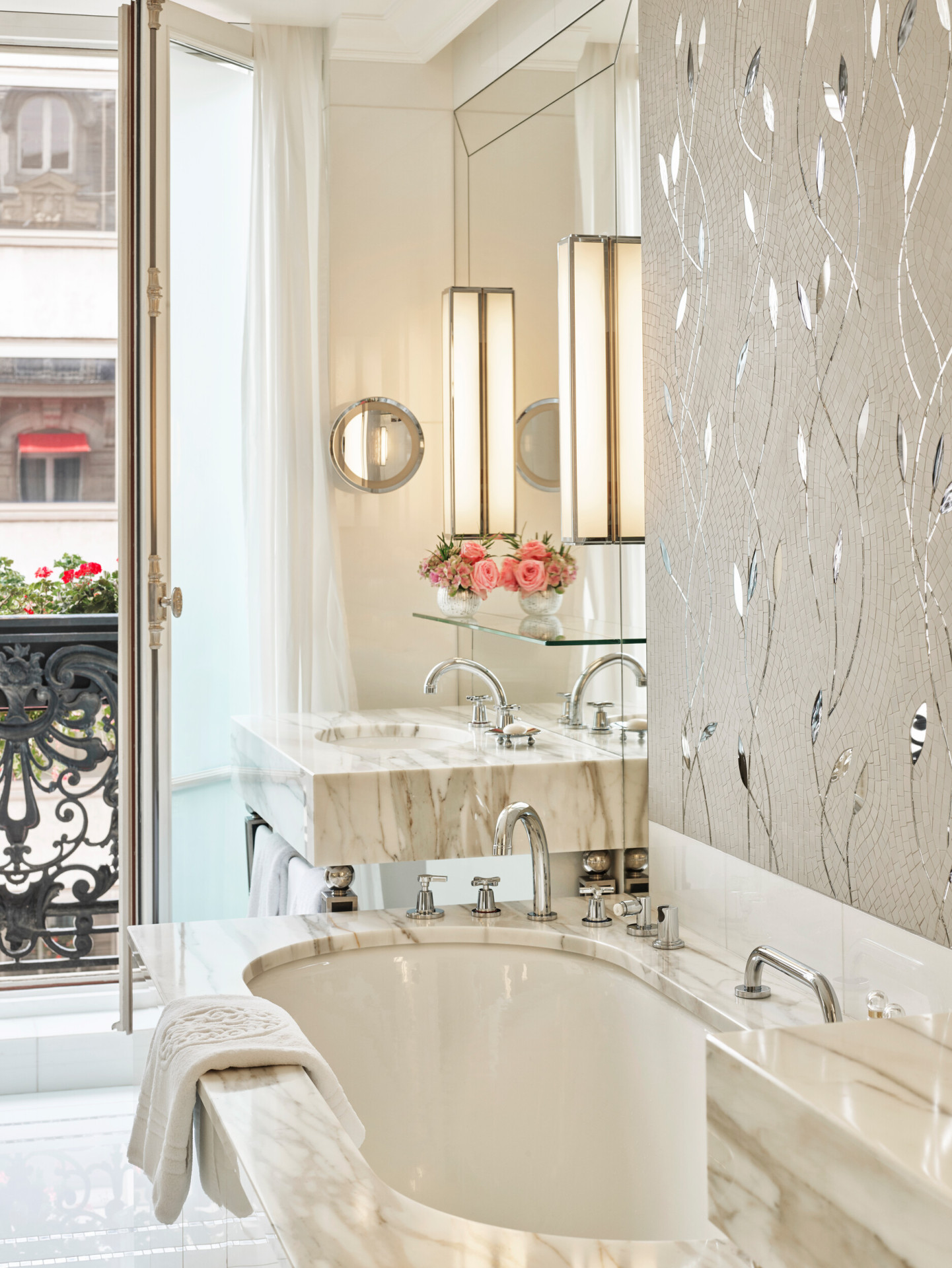 HPA-461-Eiffel-Suite-Bath-2-HR-by-mark-read
