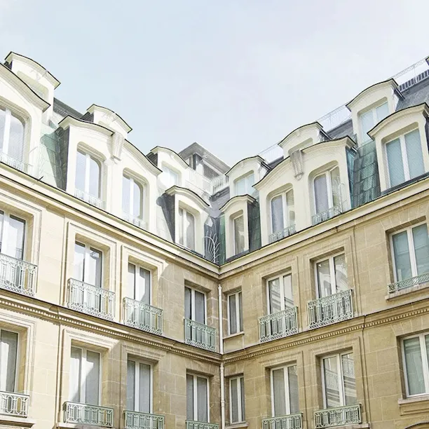 Imagem de uma vista do pátio do Le Meurice