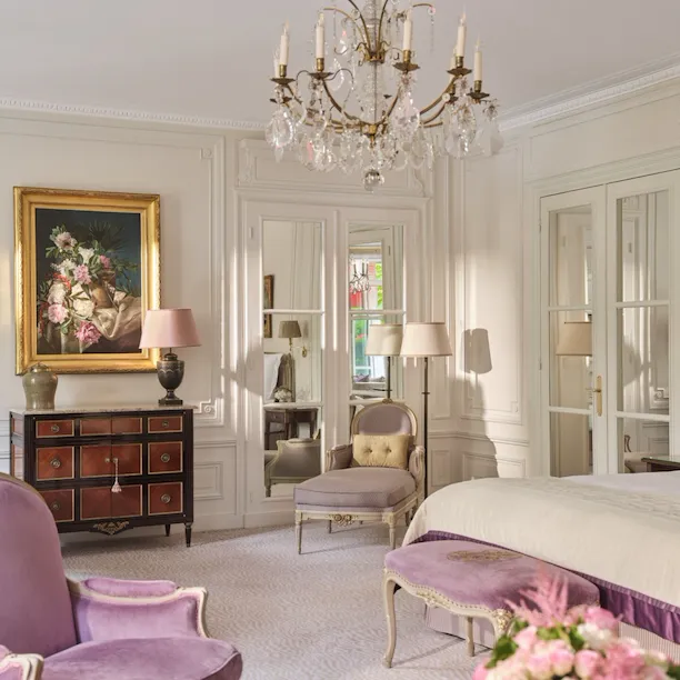 Este é o quarto da Junior Suite Prestige #212 no Plaza Athénée.