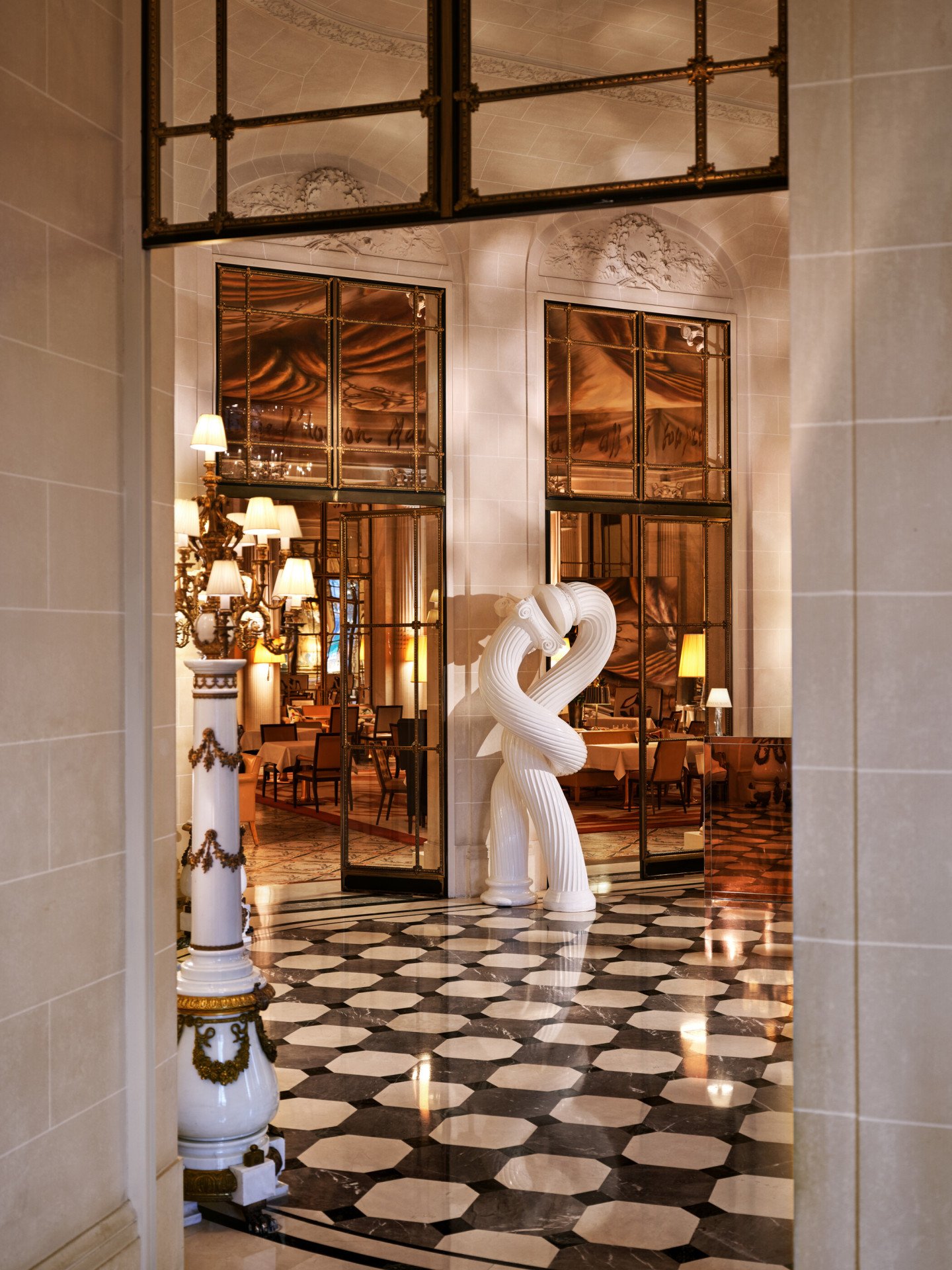 le-meurice-lobby -a -coleção- kiss- wide- dorchester