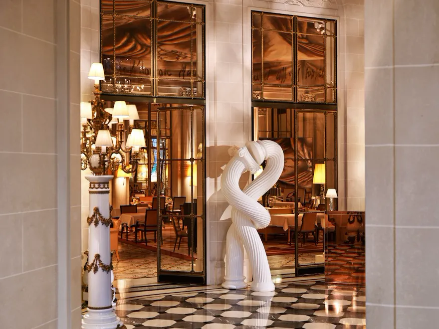 le-meurice-lobby -a -coleção- kiss- wide- dorchester