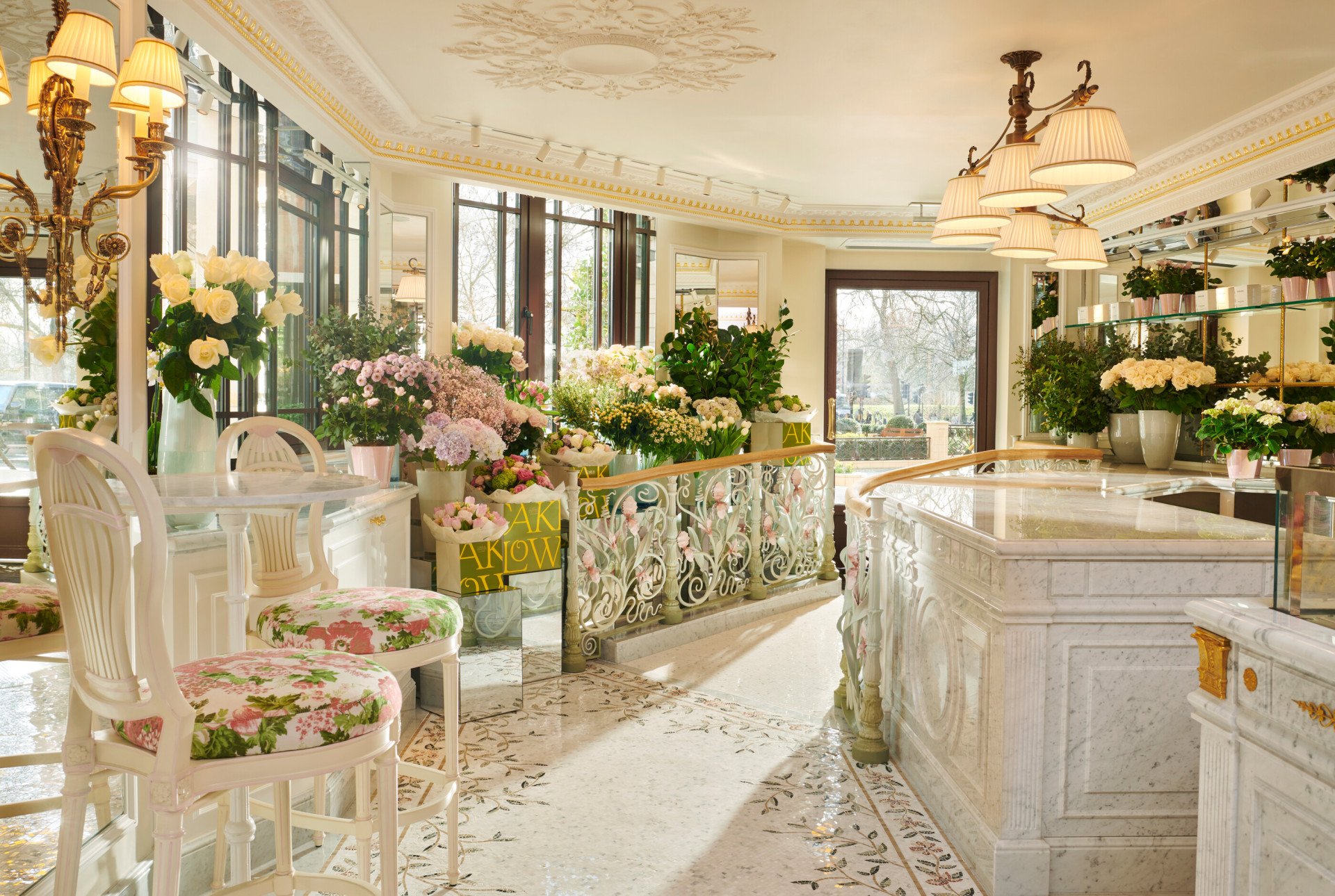 Cake & Flowers at The Dorchester in the afternoon sun