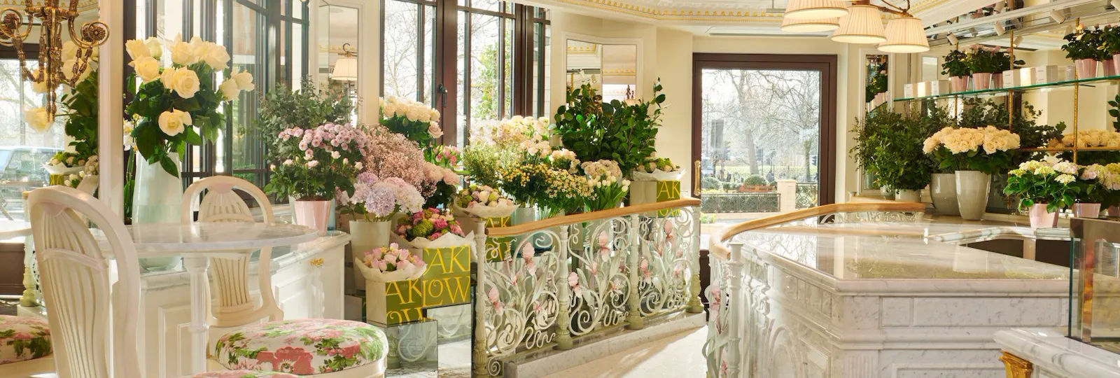 Cake & Flowers at The Dorchester in the afternoon sun