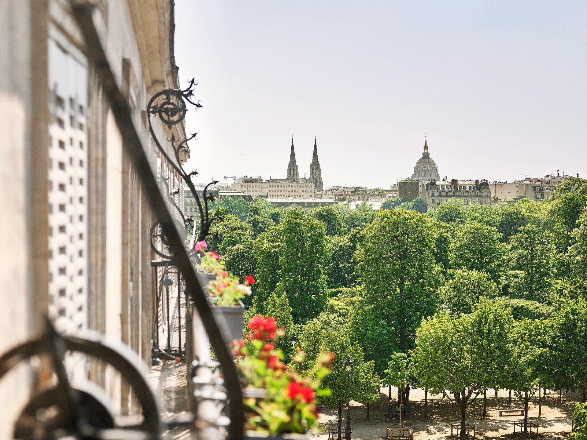 Vista da suite Pompadour no Le Meurice, Paris.