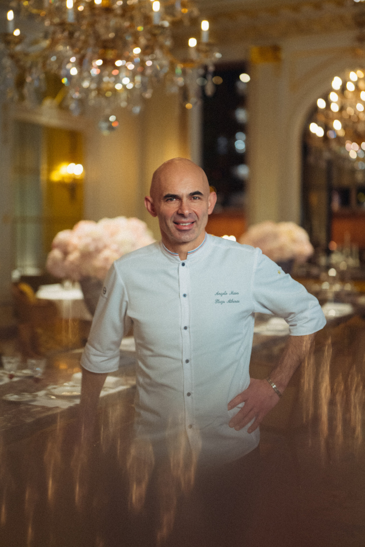 Retrato do chefe de pastelaria Angelo Musa no Jean Imbert au Plaza Athénée, no Hotel Plaza Athénée, Paris