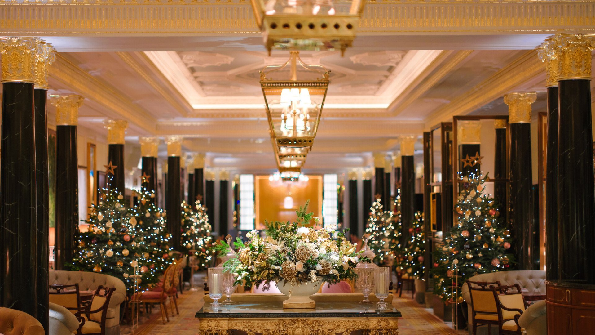 Images of the Promenade dressed for Christmas.