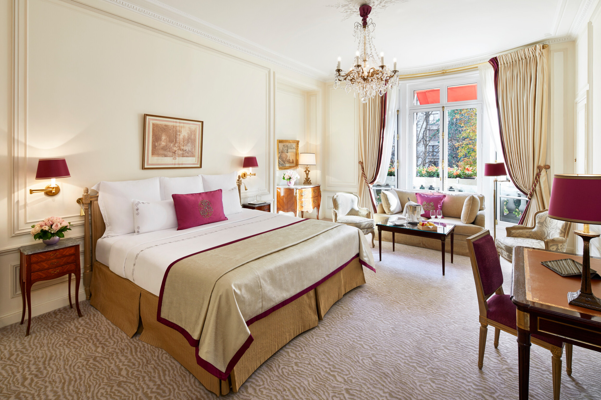 HPA-112-Junior-Suite-Avenue-Salon-2-HR-by-Francis-Amiand