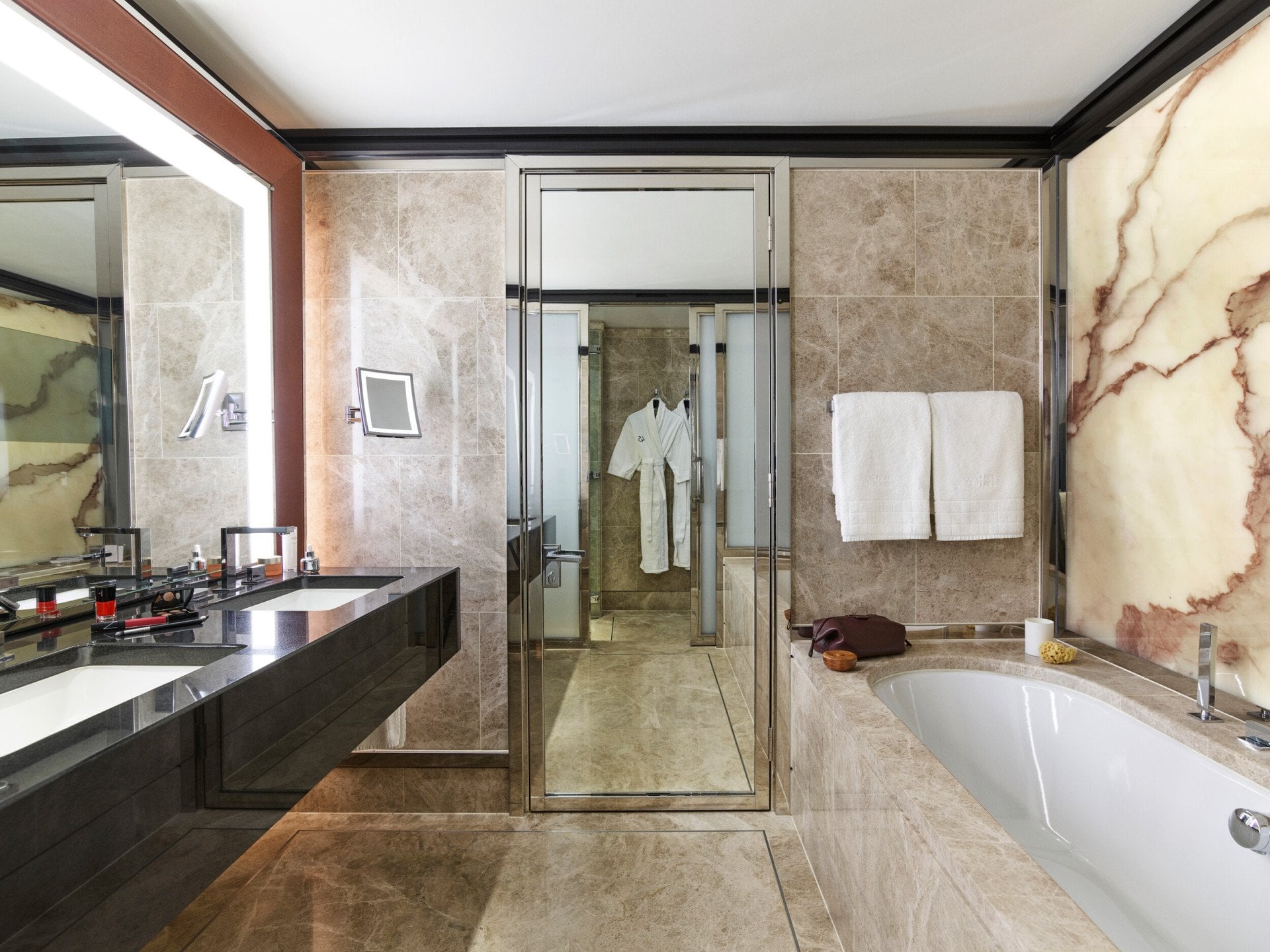 London Balcony Suite-Bathroom
