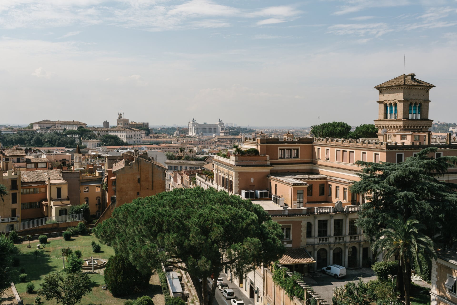 Vista di Roma da Hotel Eden con Villa Malta in primo piano