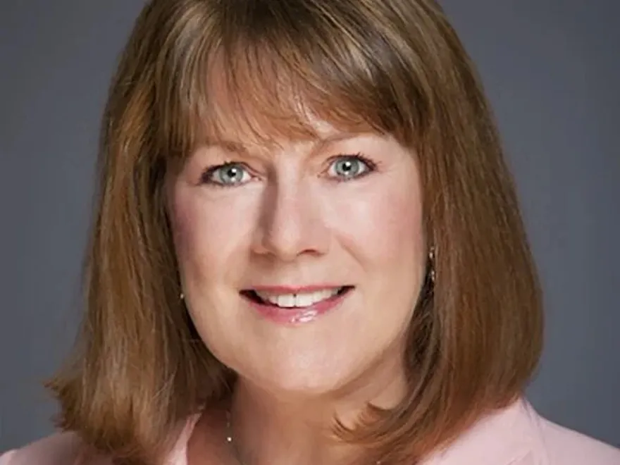 portrait of Liz Schafer