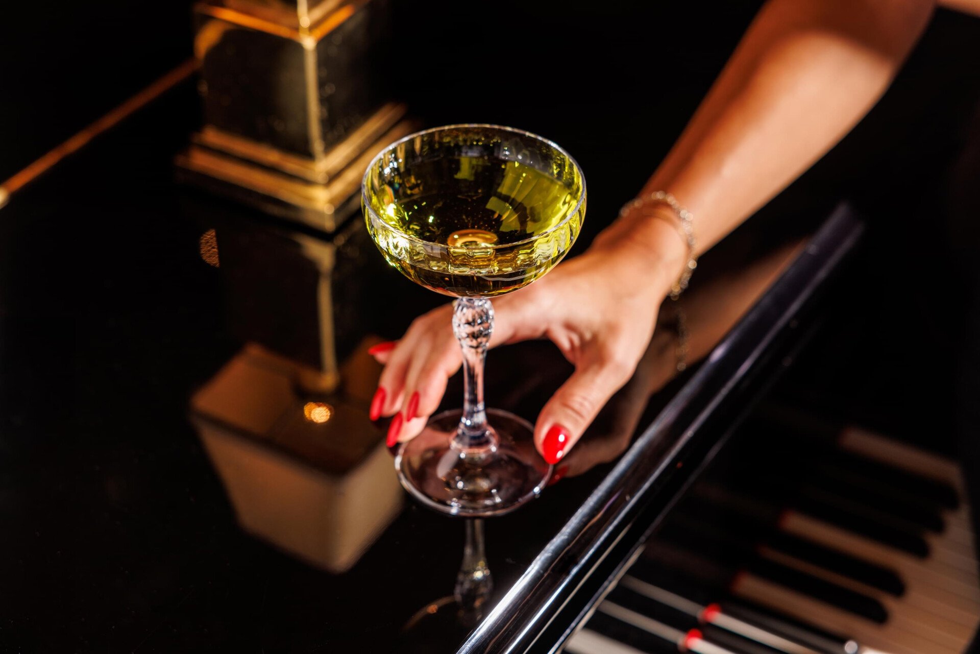 un cocktail giallo chiamato Elidoro, come il colore della pietra preziosa