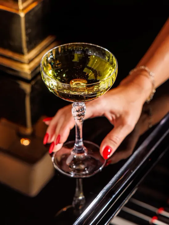 un cocktail giallo chiamato Elidoro, come il colore della pietra preziosa