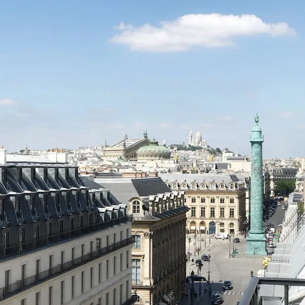 Vista da rue de Castiglione mostrando a Place Vendôme
