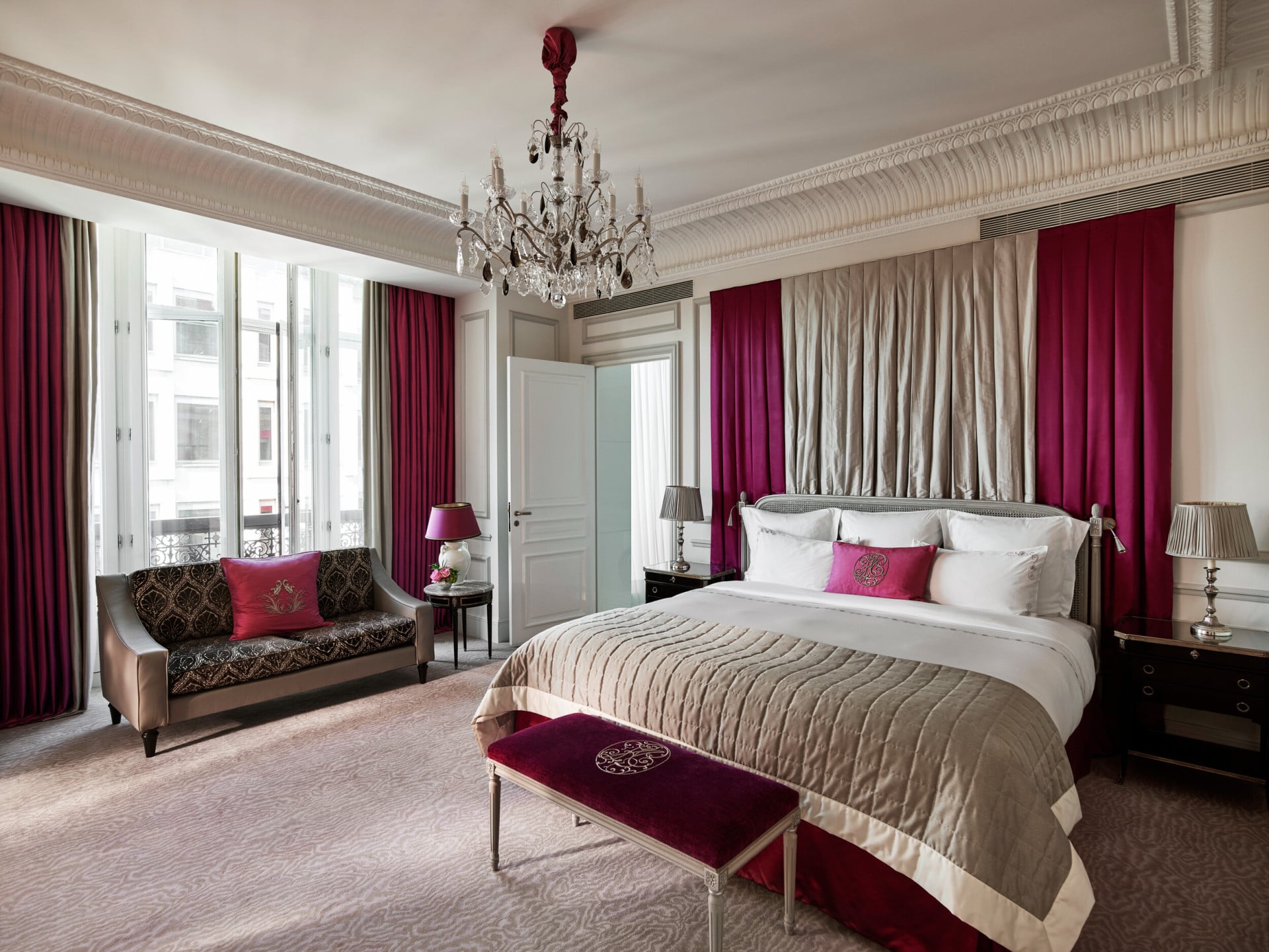 HPA-461-Eiffel-Suite-Bed-HR-by-mark-read