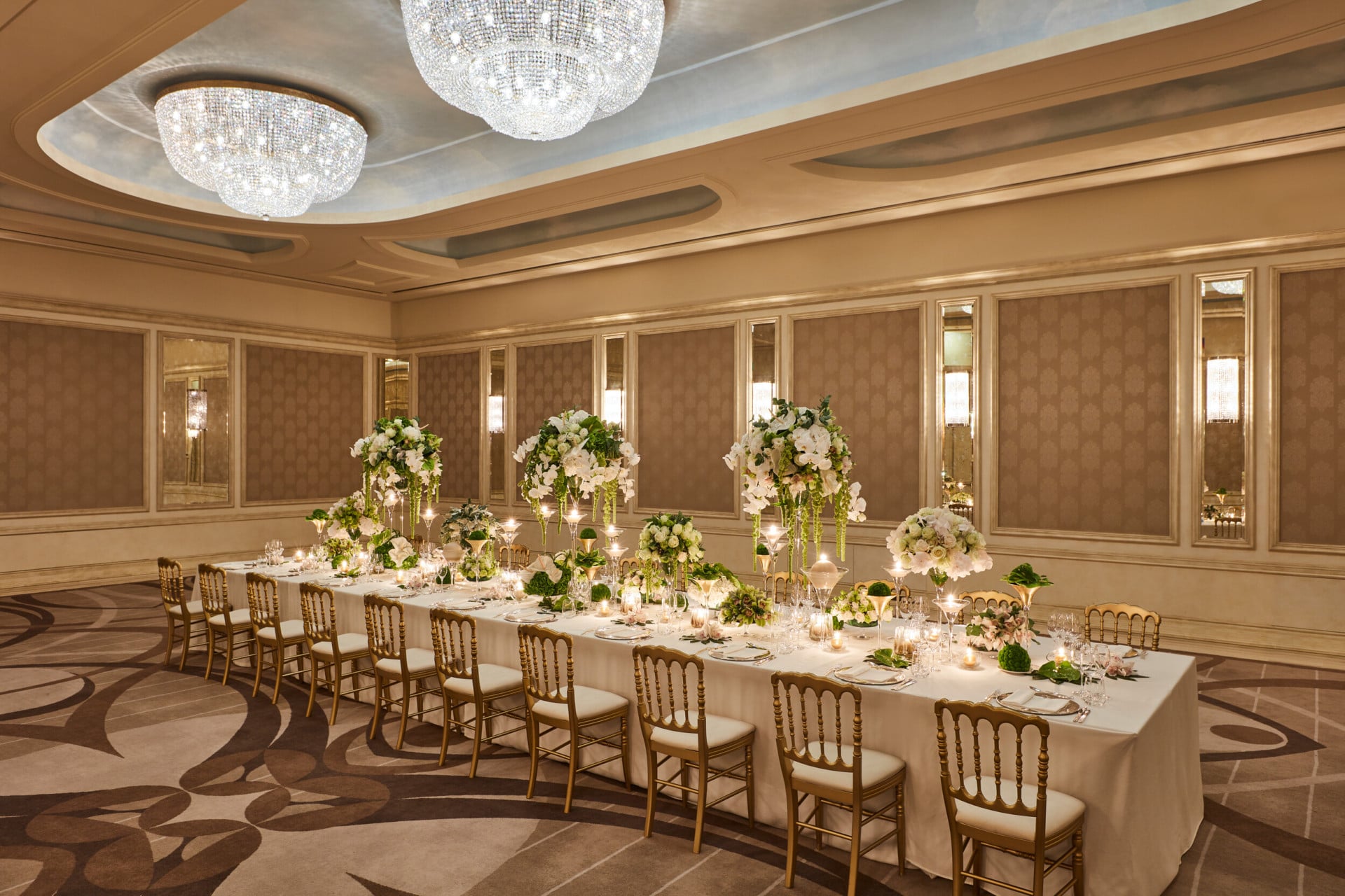 Sala Cristalli con tavolo imperiale