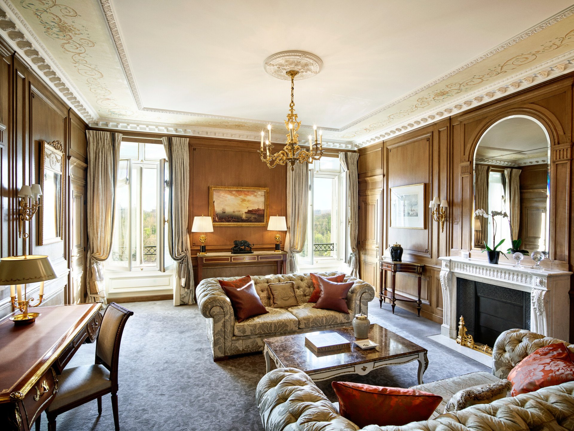 Photo paysage du salon de la Suite Héritage au Meurice, Paris.