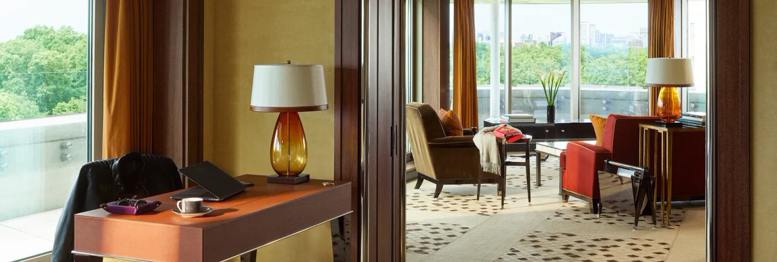 Hyde Park Suite-Living room