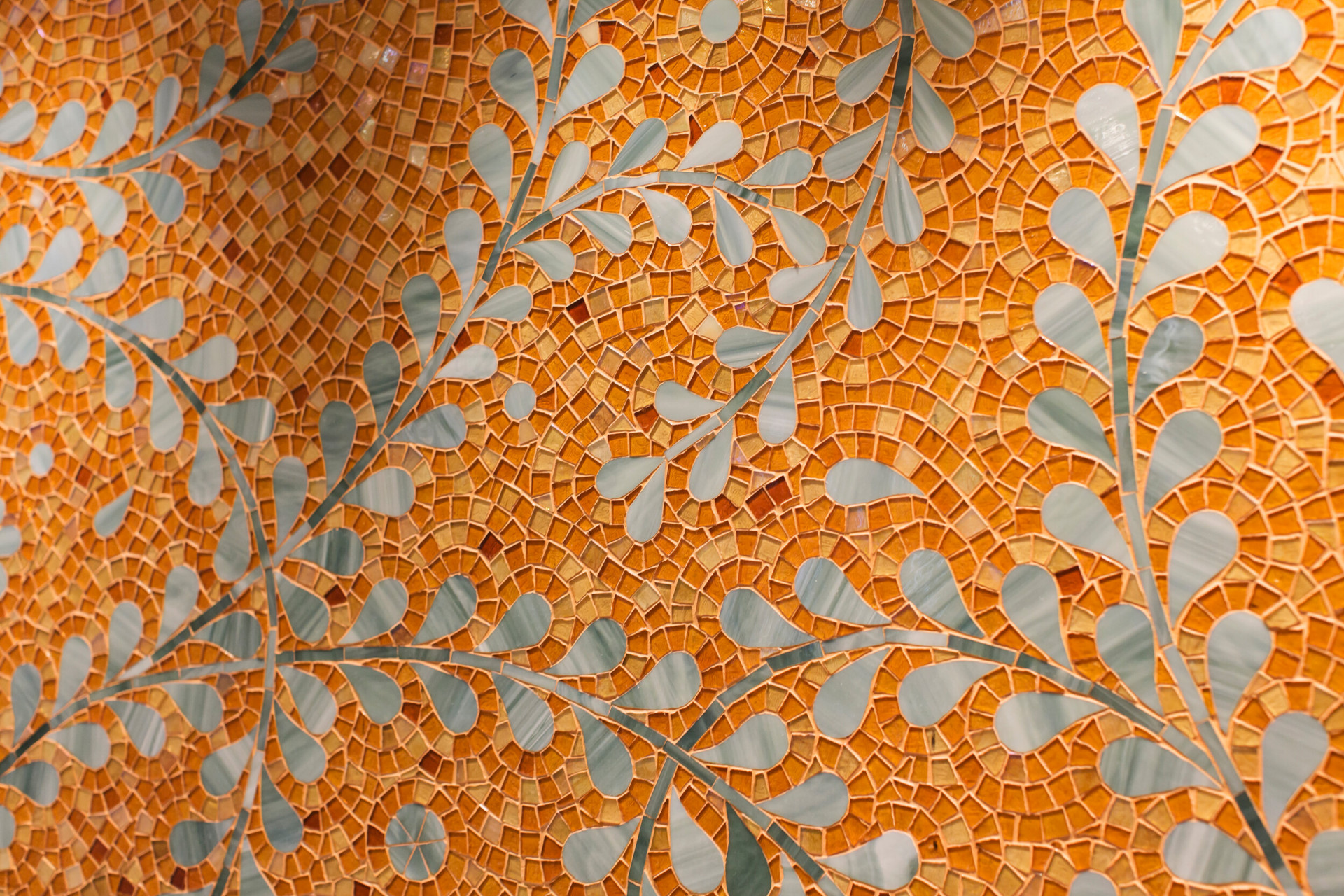 Dettaglio di un mosaico oro