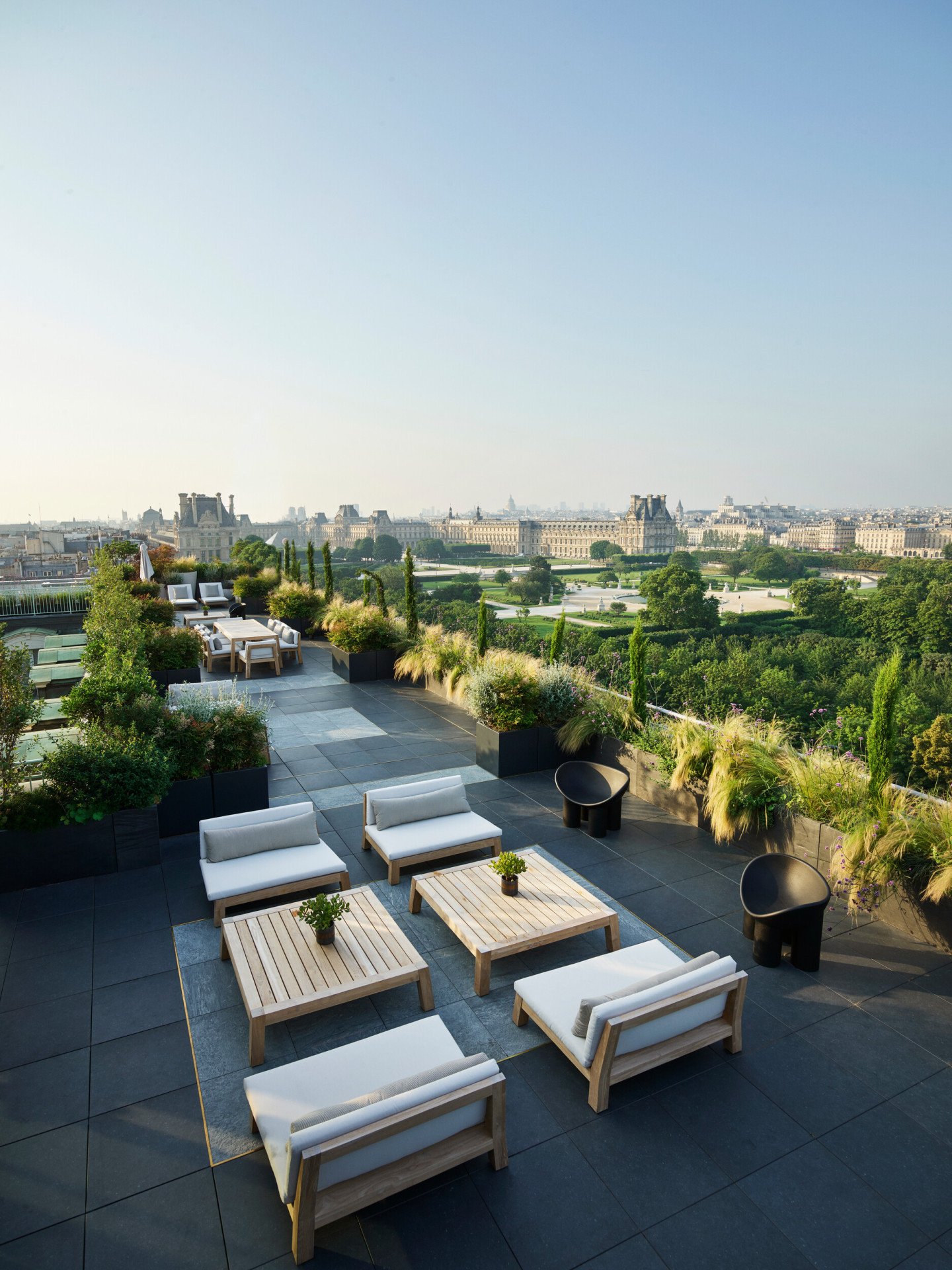 Vue aérienne du toit de la suite Belle Etoile du Meurice, Paris.