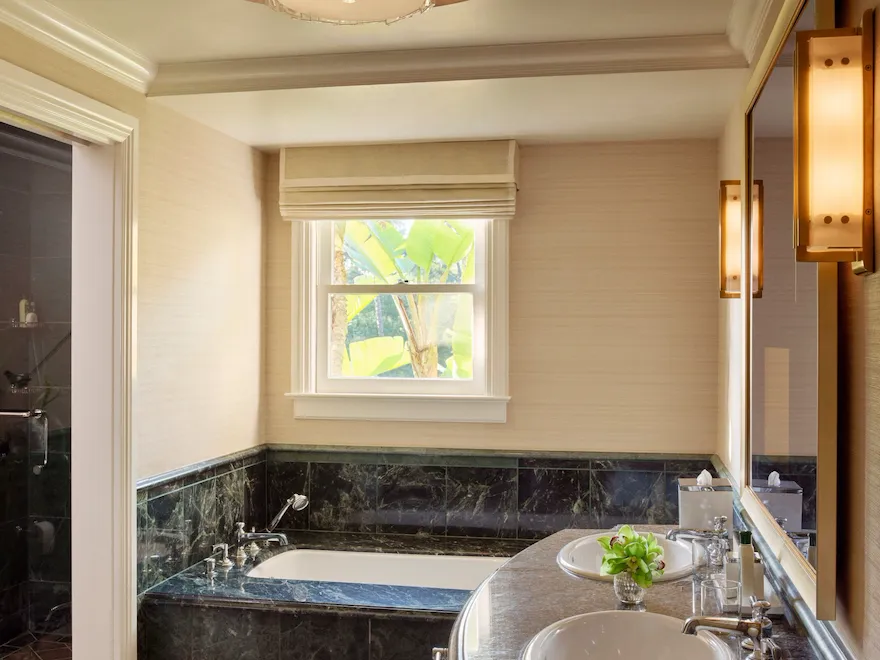 Bathroom in Bungalow Guestroom
