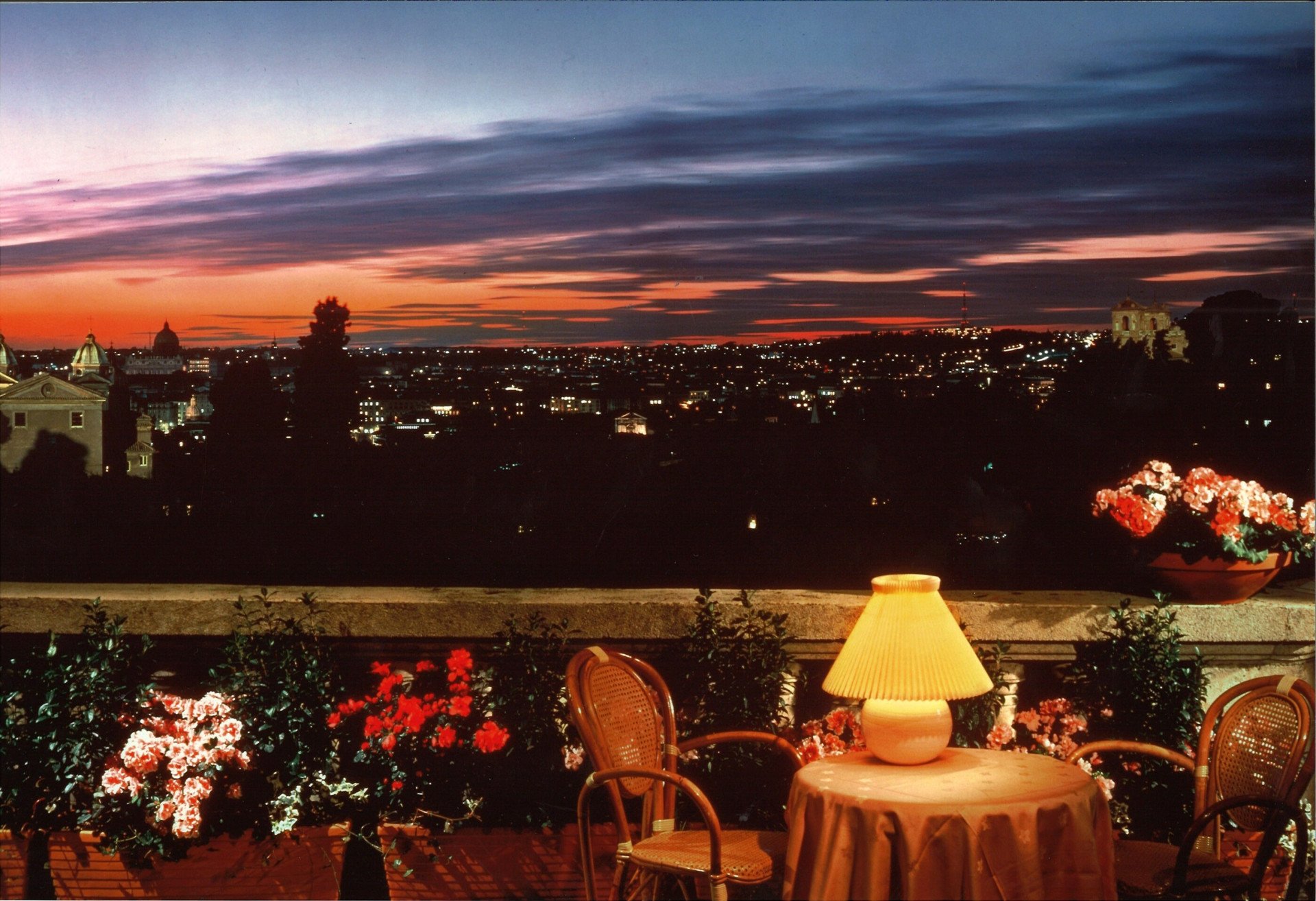 Panorama di Roma al tramonto ripreso da Il Giardino Ristorante negli anni 60