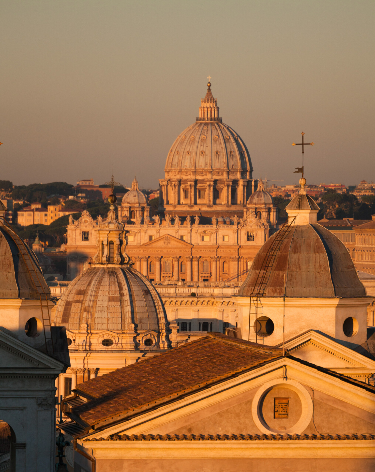 Vista della cupola di San Pietro al tramonto da Hotel Eden Roma
