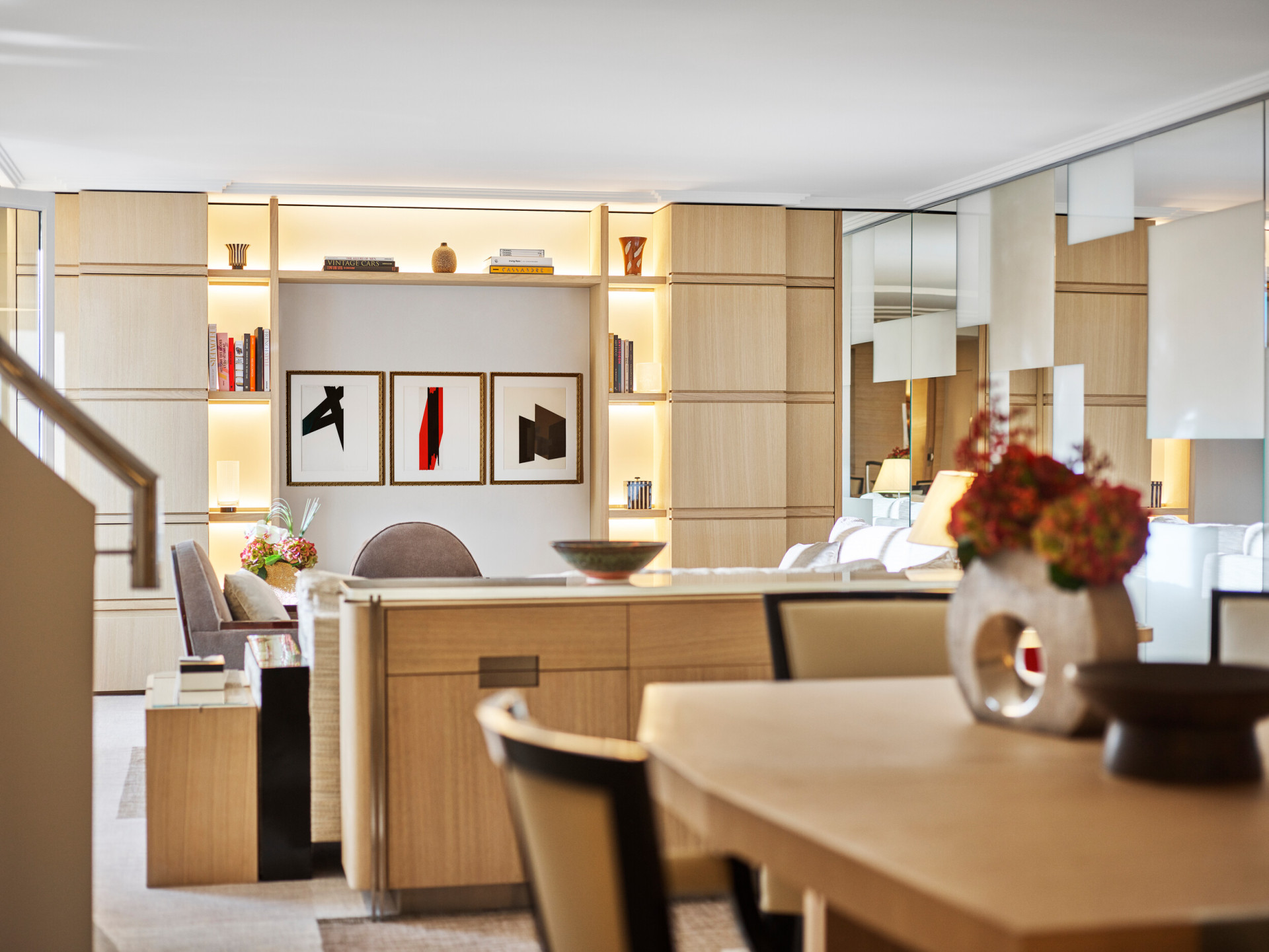 A Suite Salon de la Dupleix no Hotel Plaza Athénée.