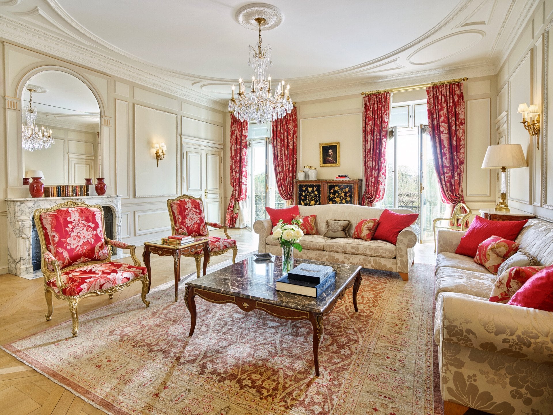 Living room of the presidential appartment highlighting the windows at Le Meurice, Paris.