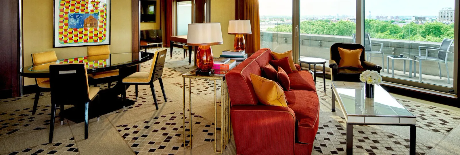 Hyde Park Suite-Living room