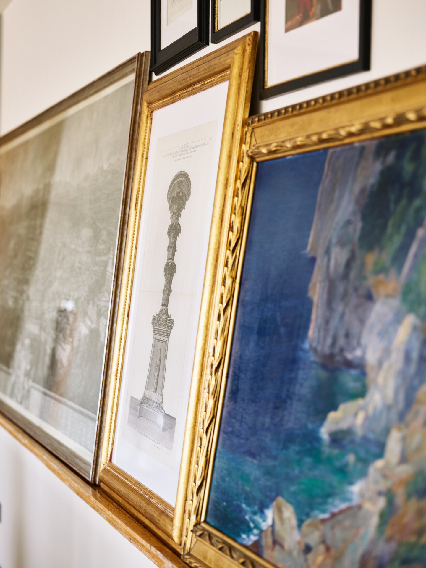 Dettaglio di opere d'arte esposte nella Suite Penthouse Bellavista a Hotel Eden, Roma