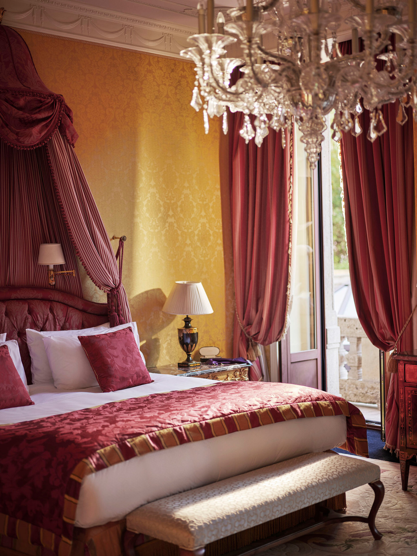 Primo piano sul letto della camaera padronale della Royal Suite
