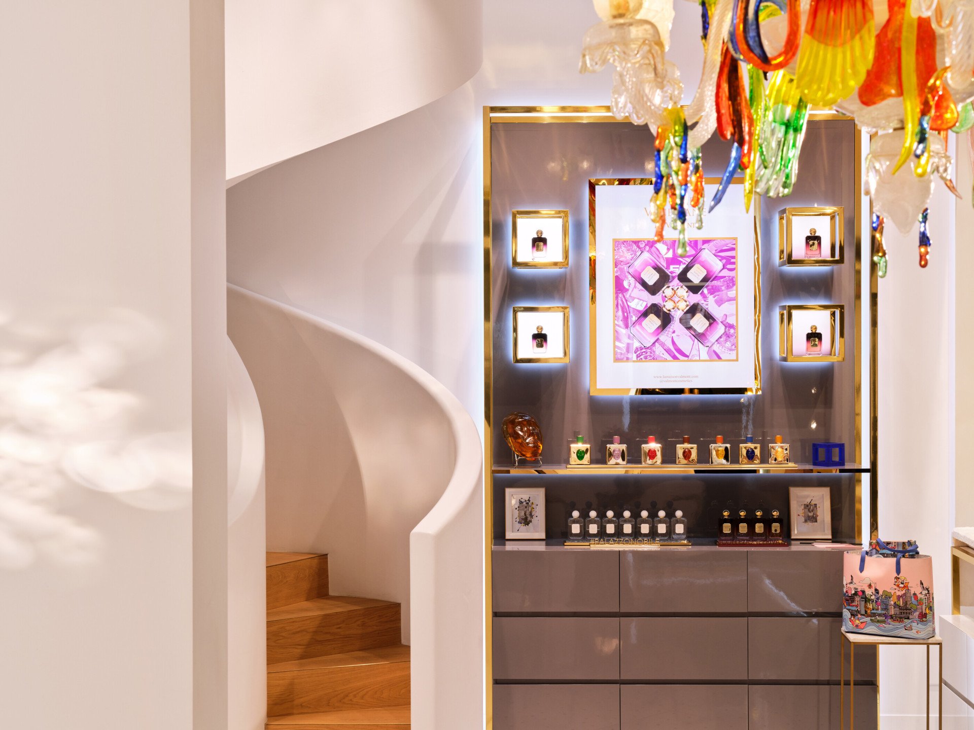 Grande vista da coleção de perfumes da La Maison Valmont pour Le Meurice, Paris - Dorchester Collection